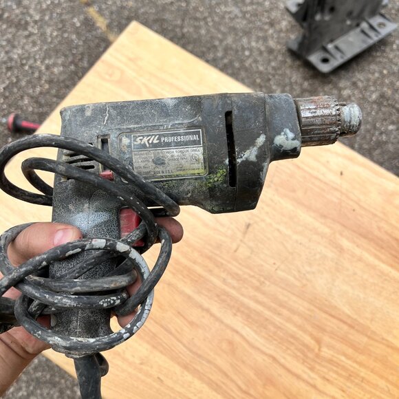 Skil 3/8" Professional‎ High Torque Drill Model 6533 120V 1200RPM - Picture 3 of 7
